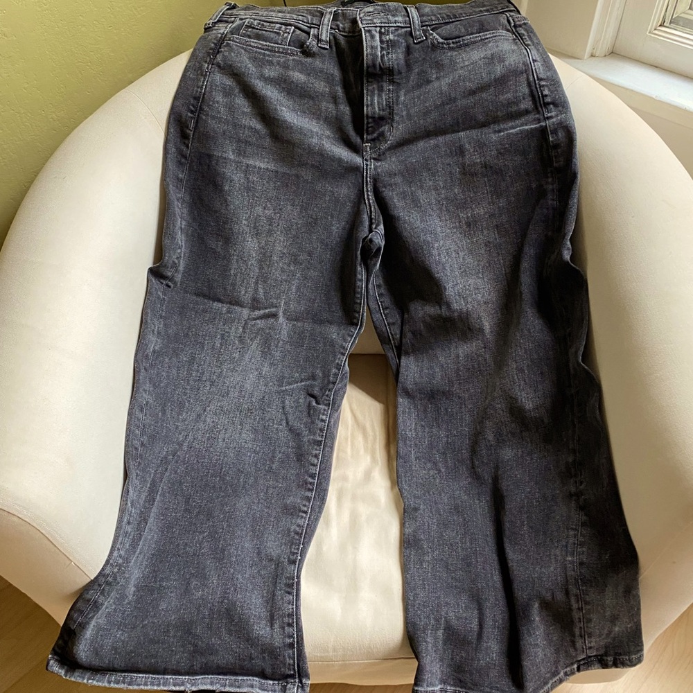 Banana Republic — HIGH-RISE WIDE-LEG CROP JEAN - women’s 30 reg.